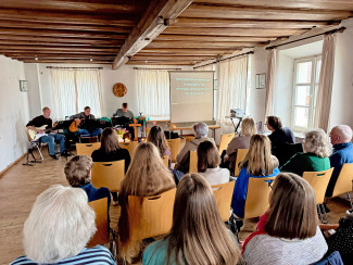 Stürmische Zeiten im Gemeindesaal