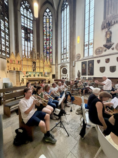 Die Bläser im Chorraum der Jakobskirche