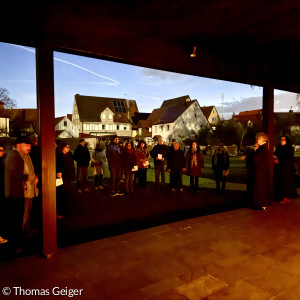 Treffen an der Friedhofshalle