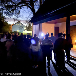 Vor Sonnenaufgang an der Friedhofshalle
